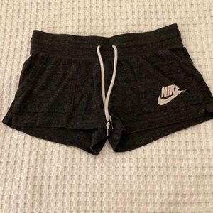 Nike shorts in dark gray. Cotton-like feel.